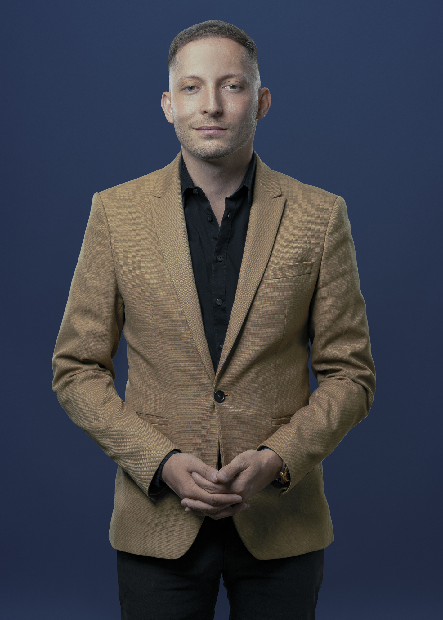 BacchusProd_Guillaume_MaisonT_Bleu_JPG_WEB-3